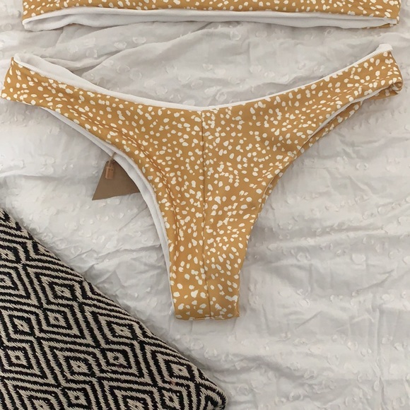 Yellow polka dot bikini - Picture 5 of 7